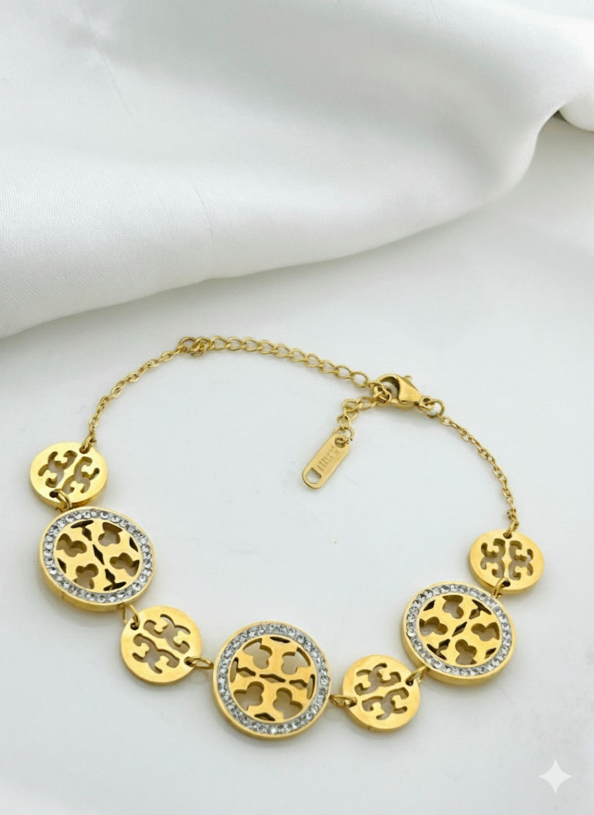 Minimalist Metal Bracelet – Sleek Everyday Wear