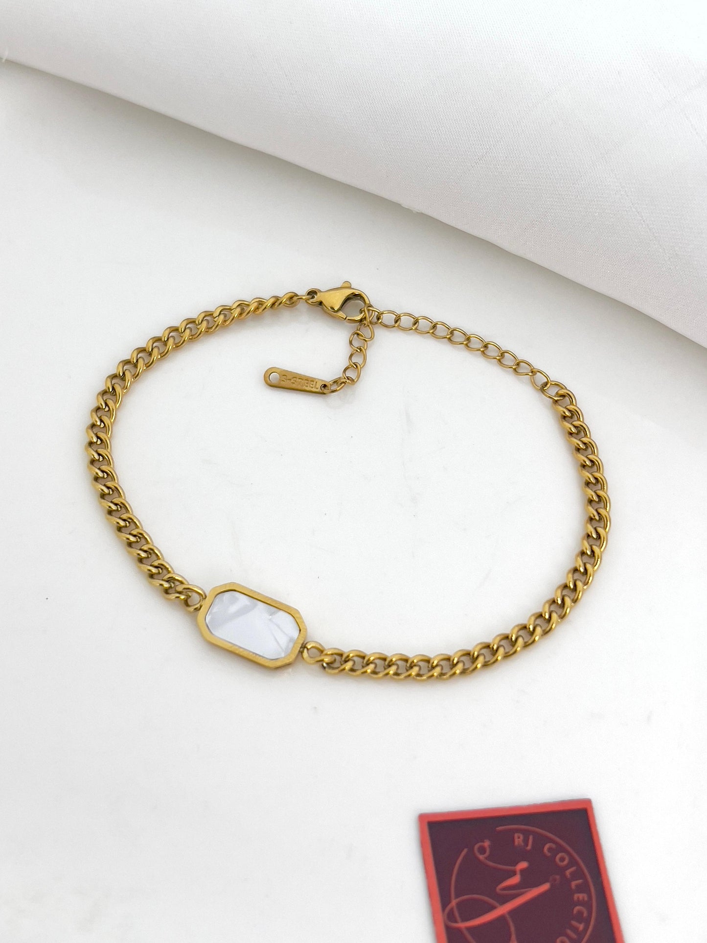 Fashion Statement Bracelet – Trendy and Elegant Accessory