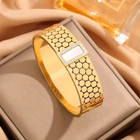 Golden Tactical Handcuffs – Adjustable and Durable