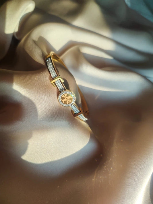 “Professional Stainless Steel Handcuffs – Double Lock Security Restraints”